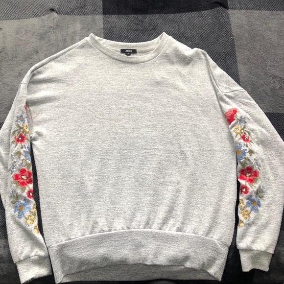 Ardene embroidered longsleeve - Picture 2 of 5
